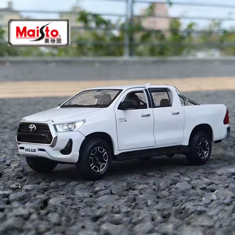 1:27 Maisto Diecast Toyota Hilux Revo/Rocco Model - White