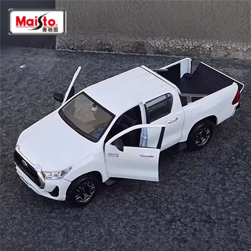 1:27 Maisto Diecast Toyota Hilux Revo/Rocco Model - White