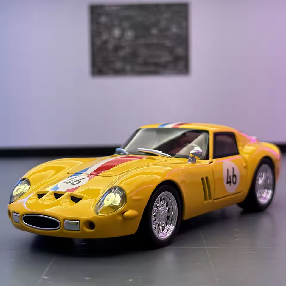 1:32 Diecast Ferrari 250 GTO Model Car With Acrylic Display Box