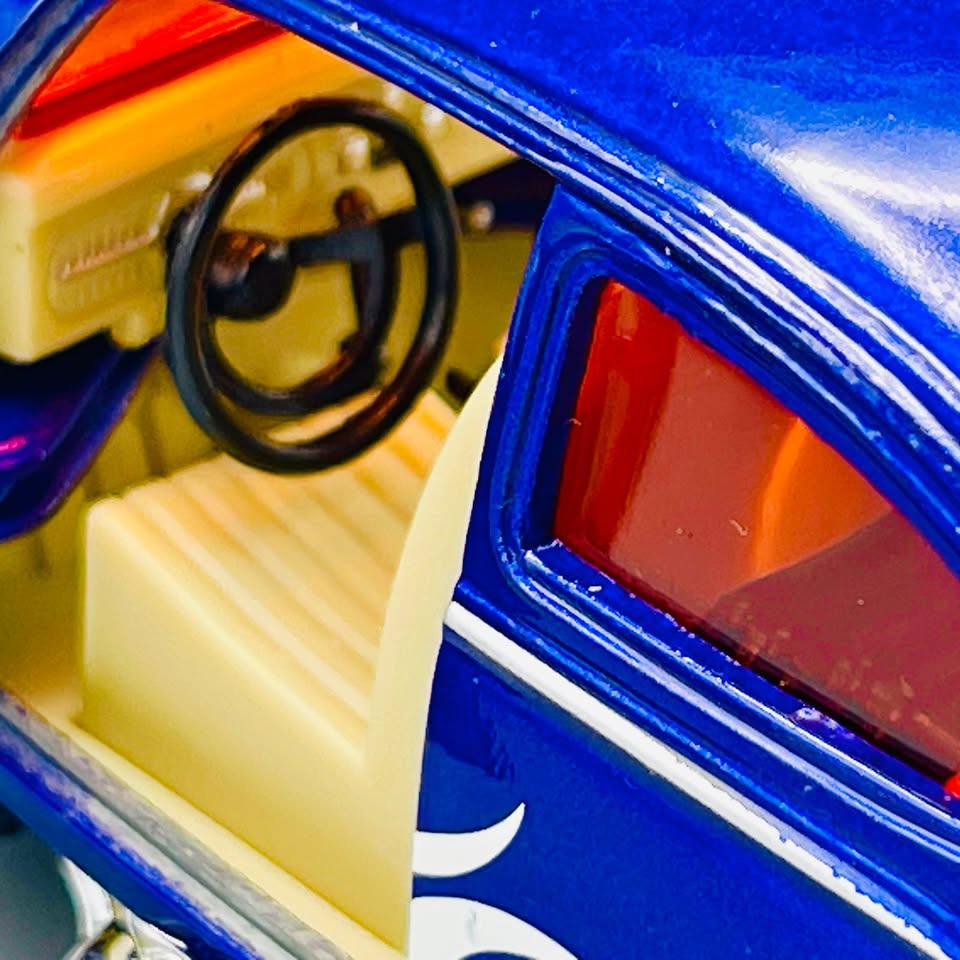 Kinsmart 1:32 Volkswagen Beetle Custom Drag-Racer