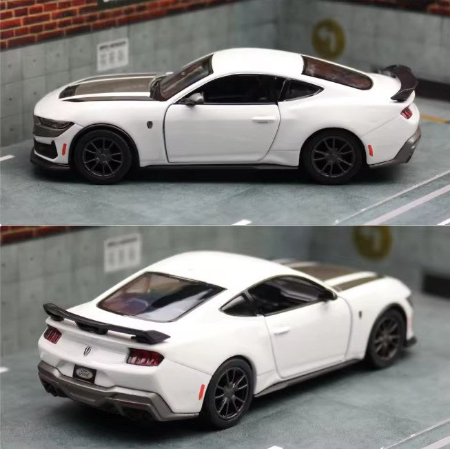 1:38 Kinsmart 2024 Ford Mustang Dark Horse
