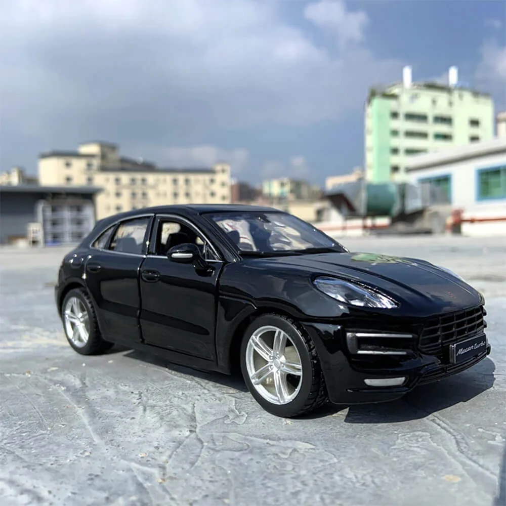 Bburago 1:24 Porsche Cayenne Turbo Model - Black